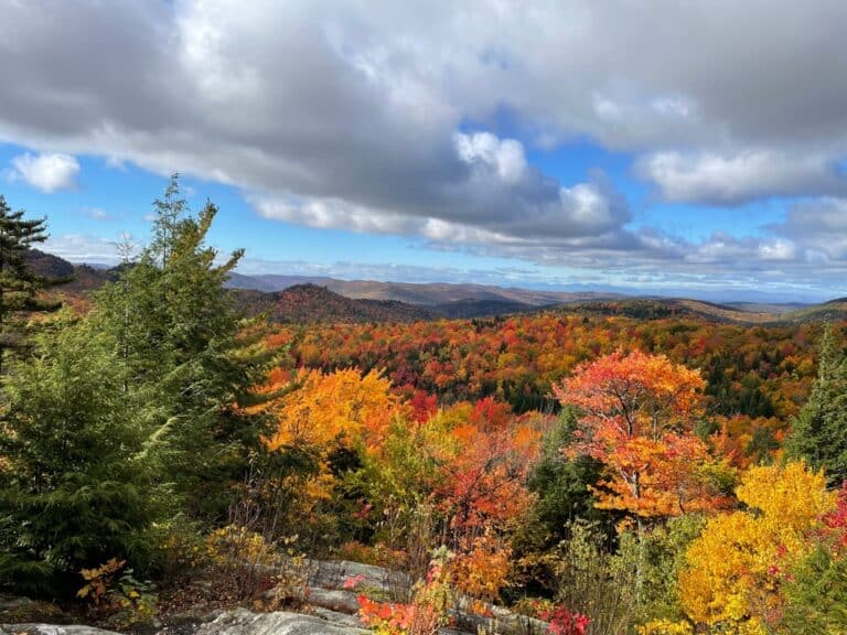 The best Hikes in Vermont for fall foliage near our Waitsfield, Vermont Inn