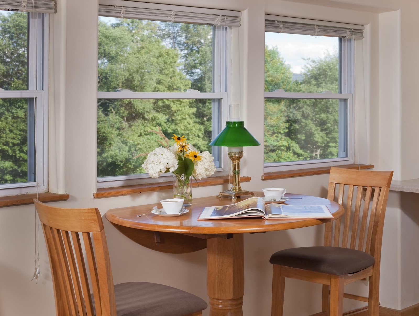 The perfect table to relax at after exploring moss glen falls in Vermont